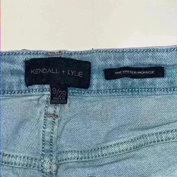 Kendall & Kylie Blue Jean Shorts Frayed Bottom Size 9 - Picture 4 of 8
